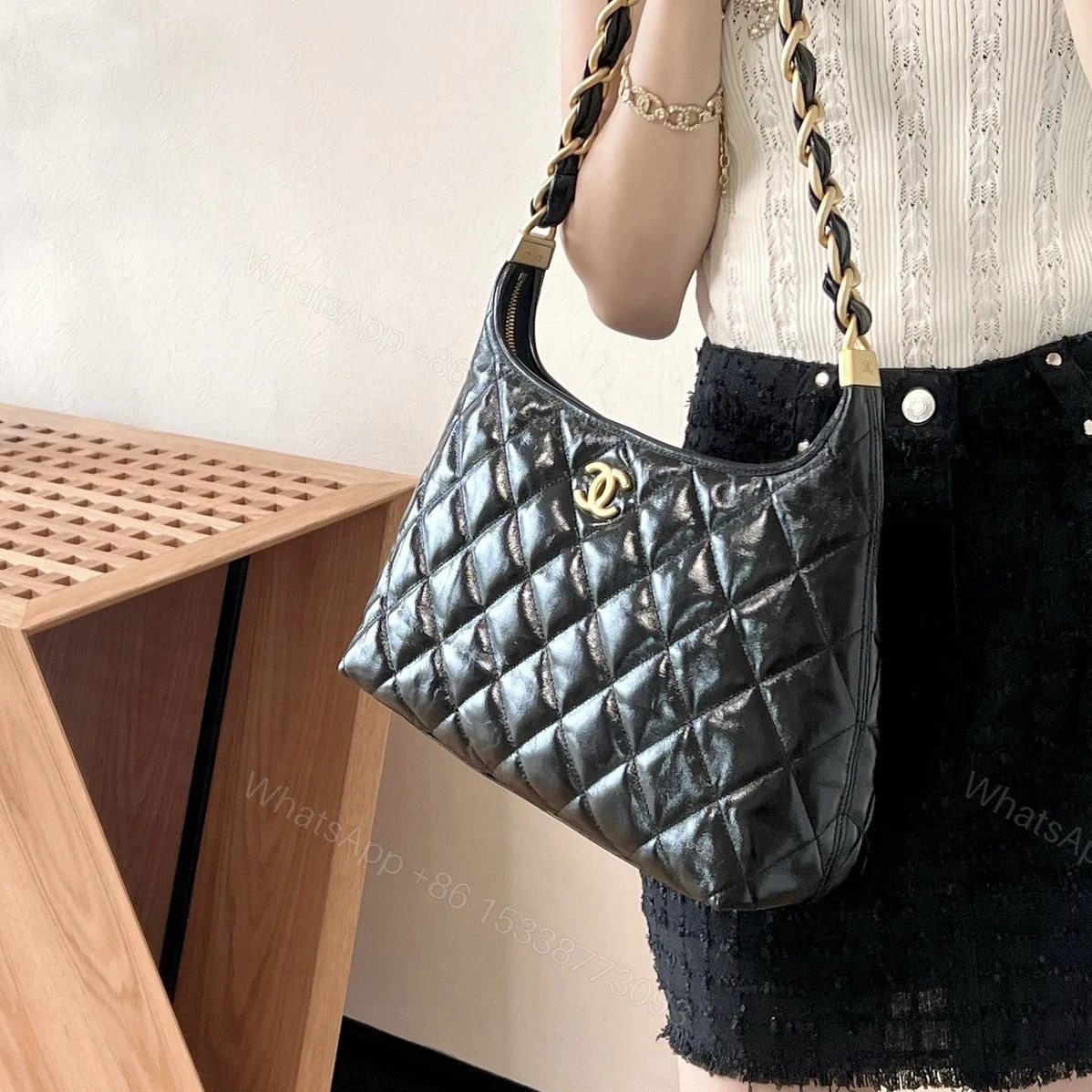 View 19 of 高仿Chanel*24A系列AS4923小羊皮流浪包小號免檢版