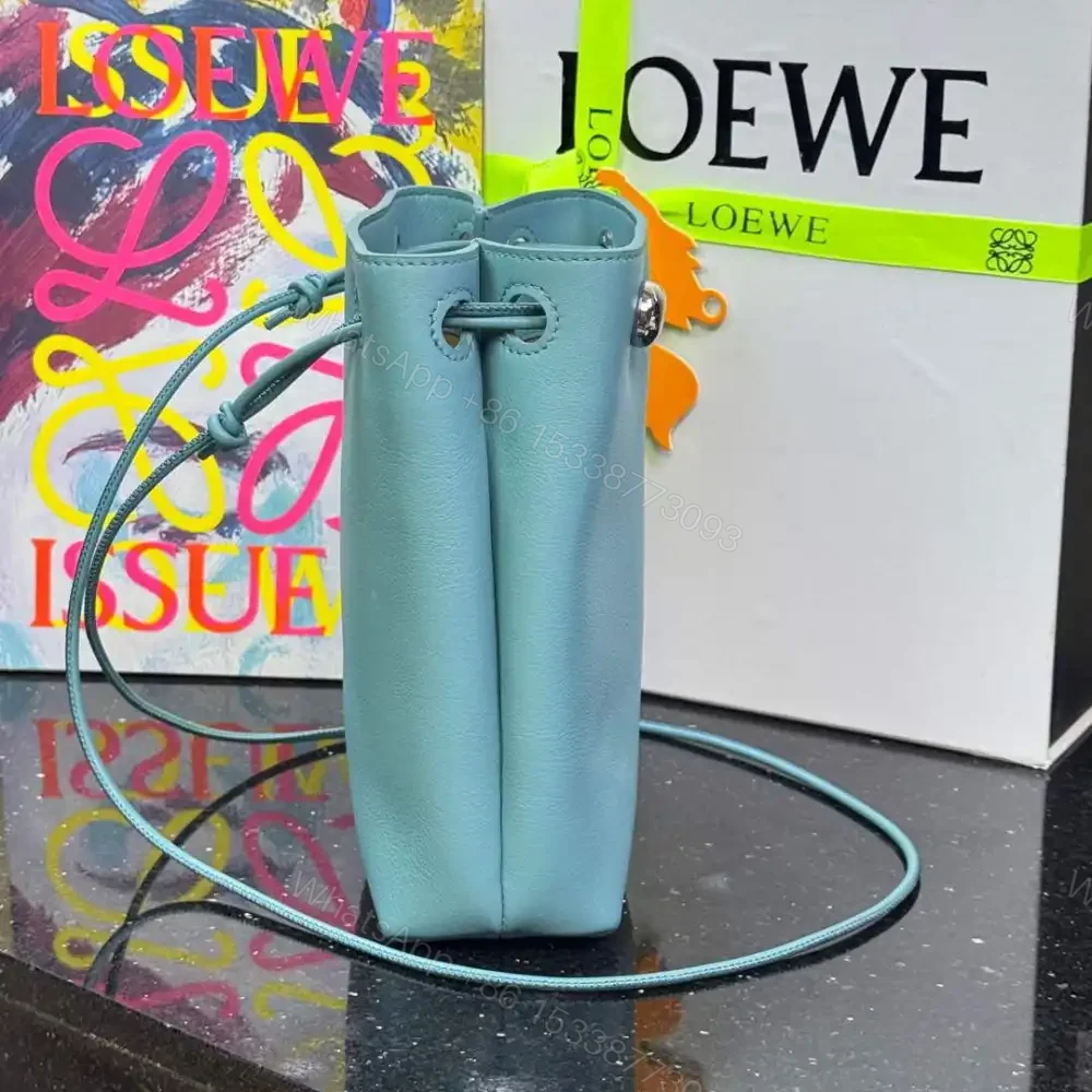 View 4 of 高仿Loewe*Pebble系列4412小牛皮斜跨包水藍色免檢版