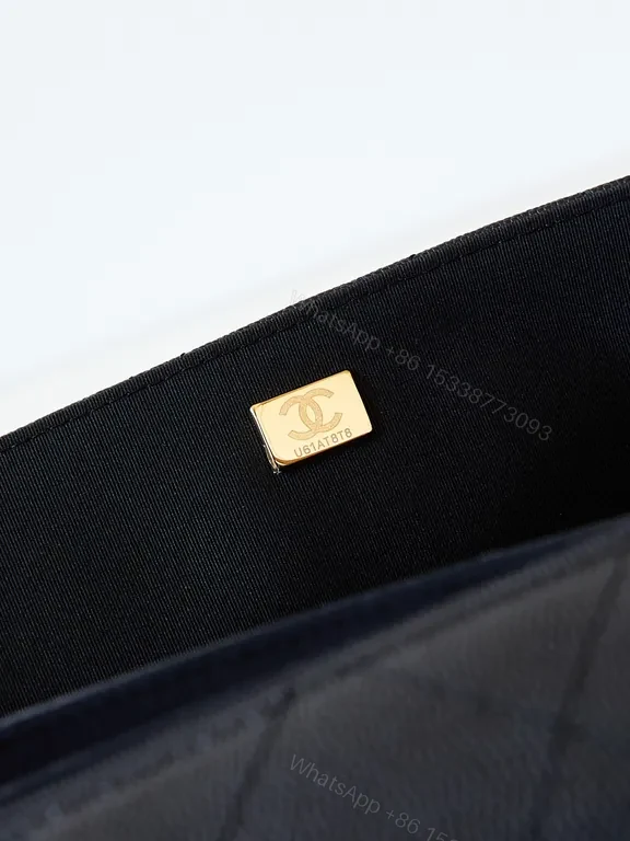 View 4 of Chic Quilted Chain Bag: Timeless Luxe for Day to Night