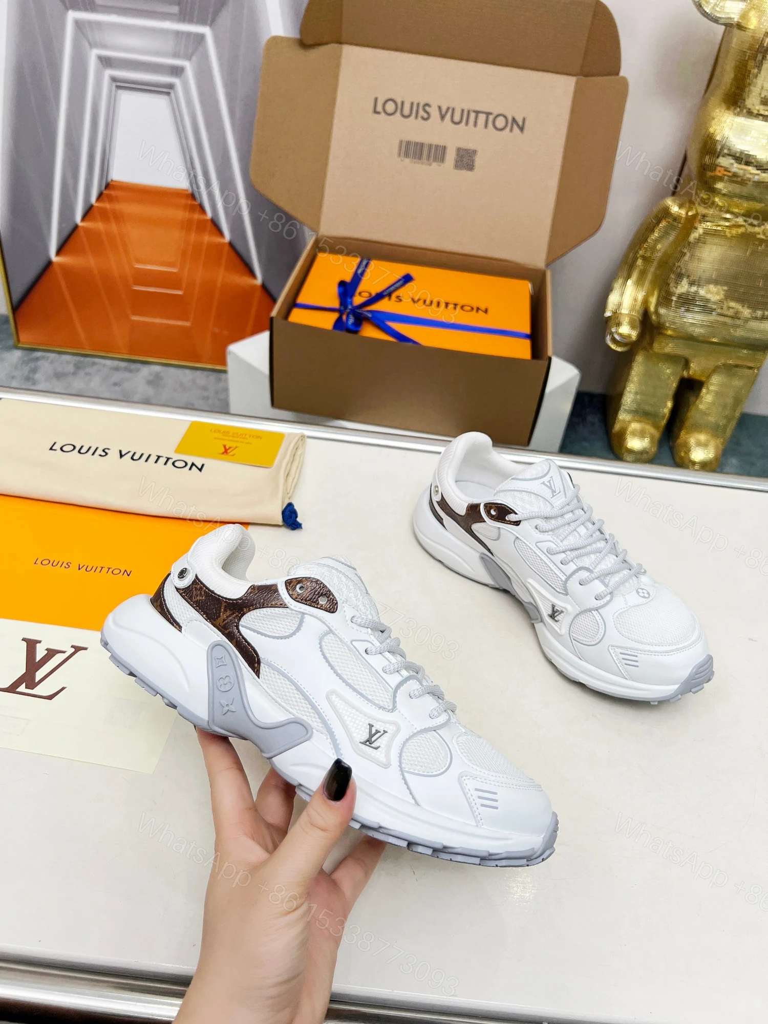 LV 一比一白色運動鞋 經典拼接 時尚百搭款 — view 1