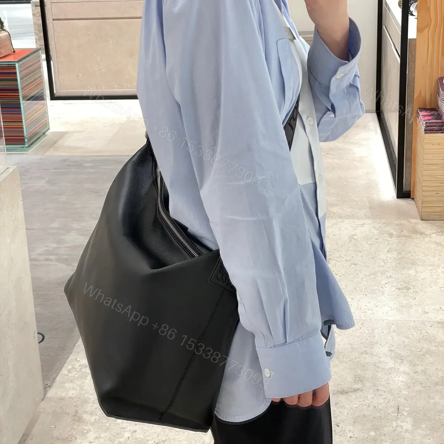 View 18 of 高仿Loewe*Cubi系列1100小牛皮斜挎包黑色大號免檢版