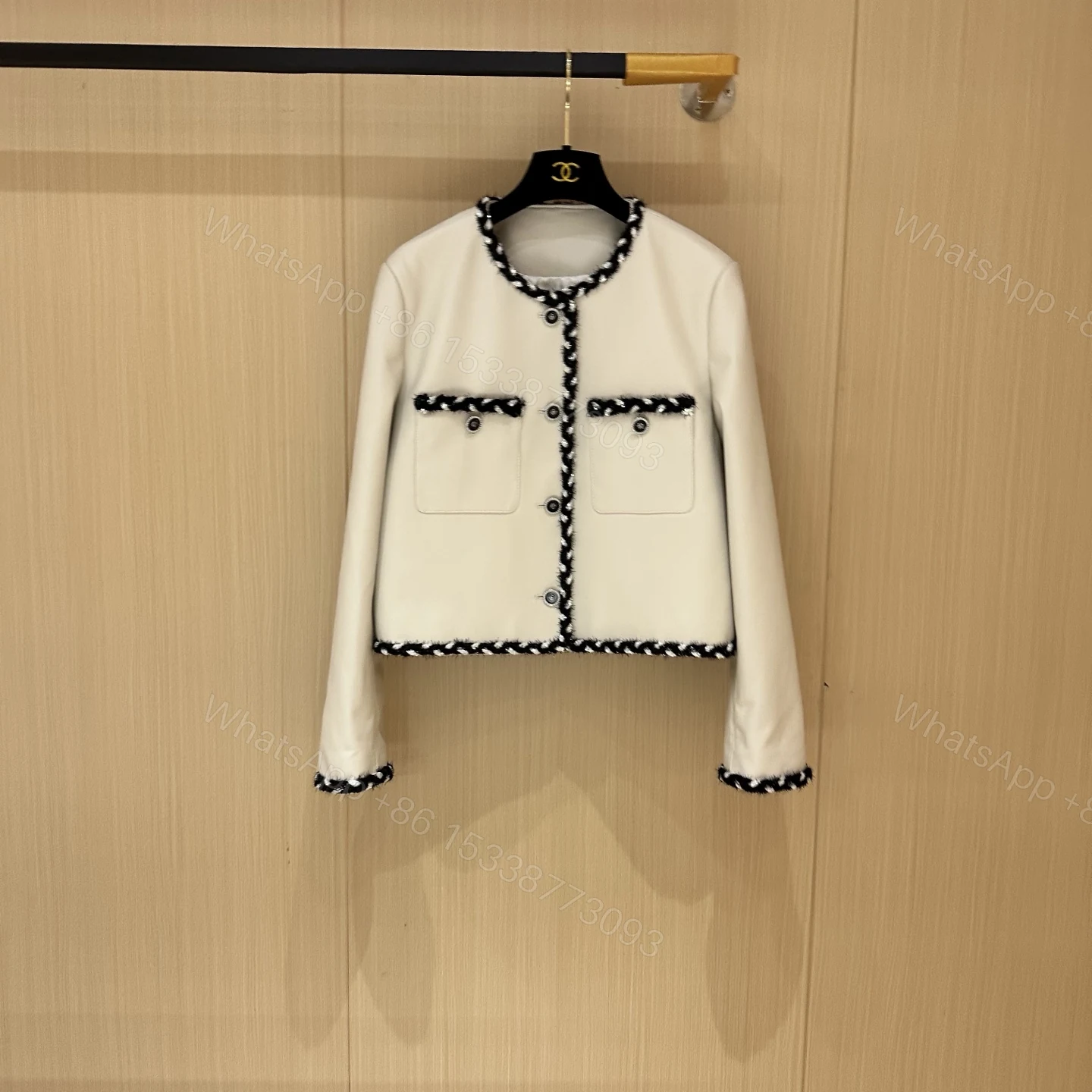 CHANEL精品仿製皮革短外套 經典黑白滾邊設計 優雅法式香風 — view 1