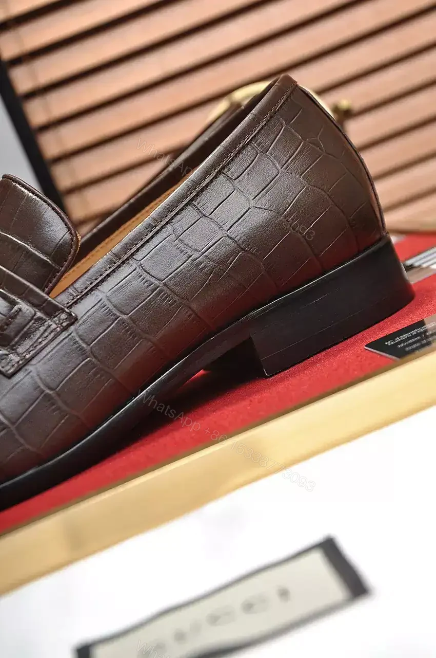 View 4 of GUCCI JORDAAN LOAFER IN BROWN CROCODILE – LDG27