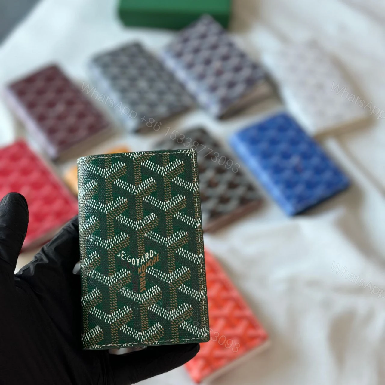 Saint Pierre Card Holder with multiple card slots — view 1