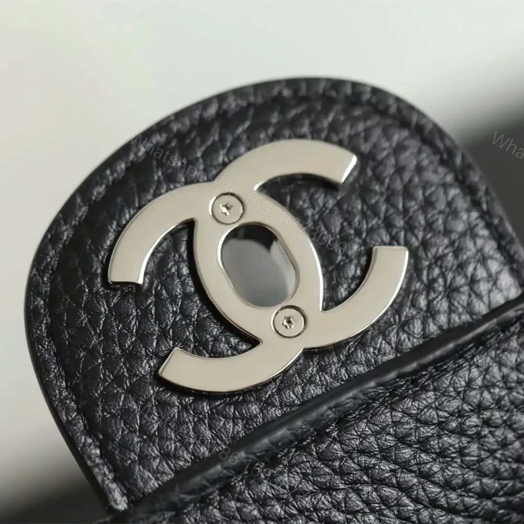 View 13 of 高仿Chanel*26S系列AS6233粒面小牛皮翻蓋包黑色超大號免檢版