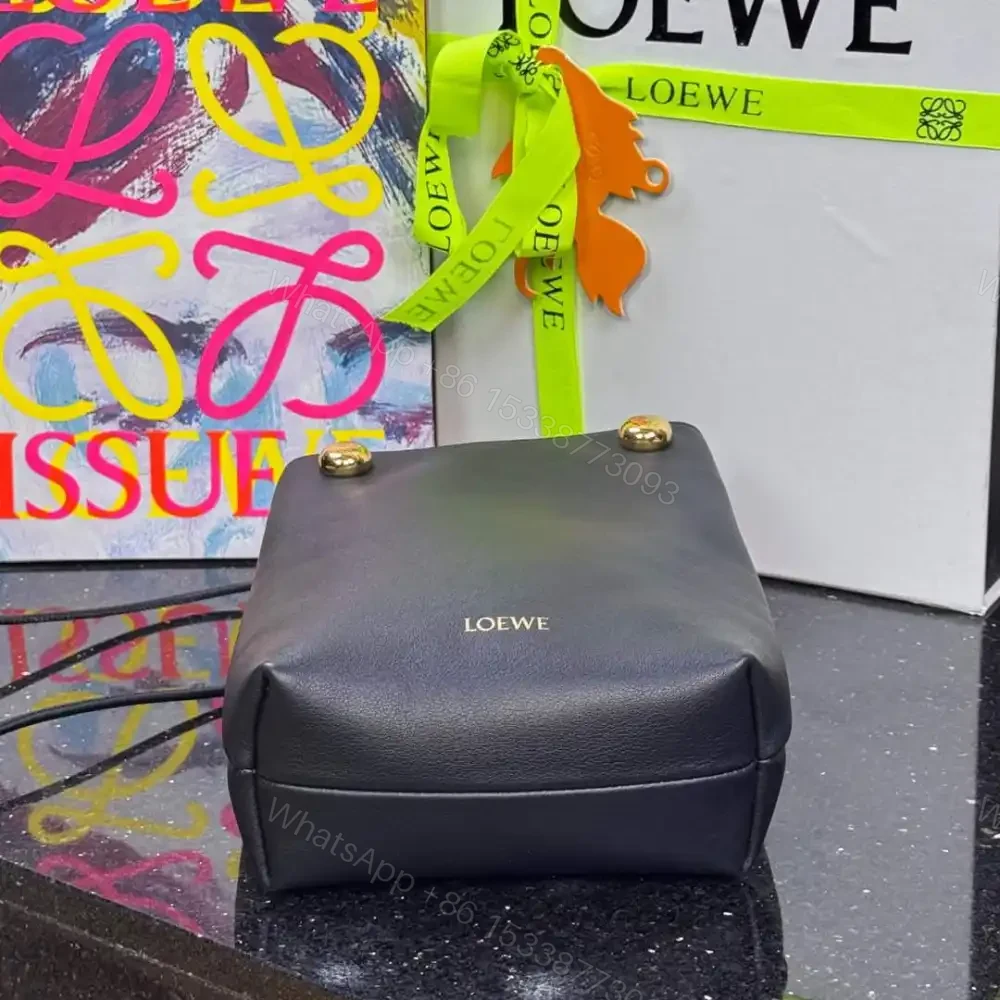 View 5 of 高仿Loewe*Pebble系列1100小牛皮斜跨包黑色免檢版