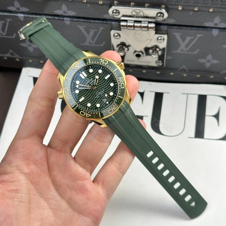 View 3 of Omega Seamaster Diver 300M Green Replica