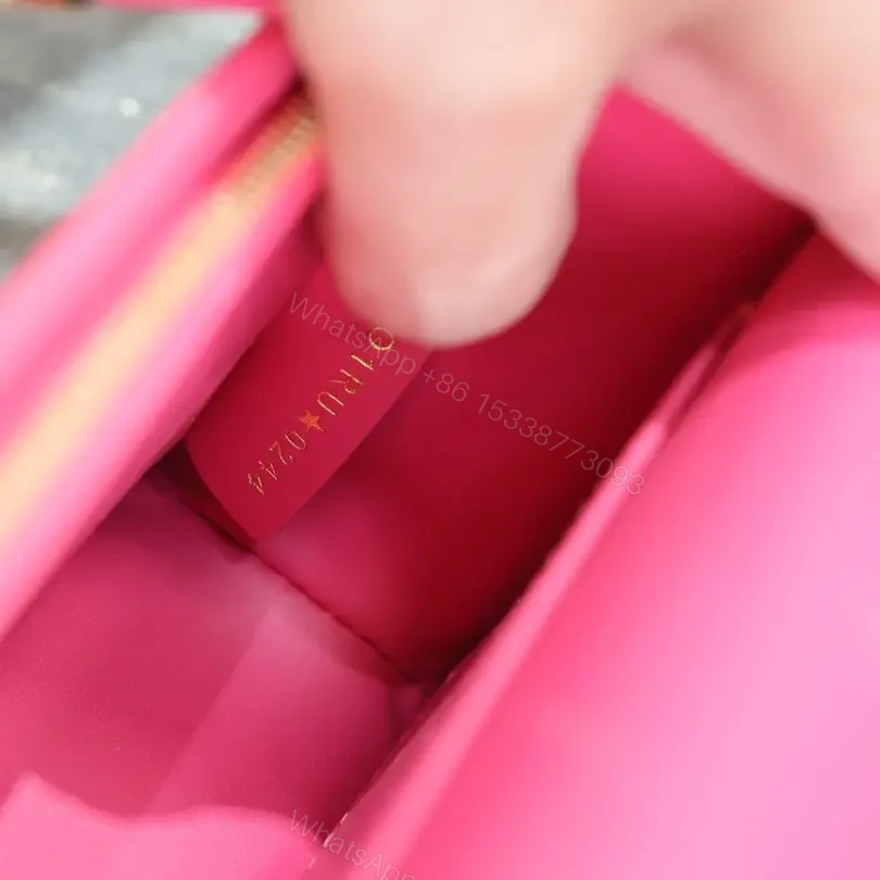 View 9 of 高仿Dior*Miss系列M261M929小牛皮塗鴉字面腋下包粉色免檢版