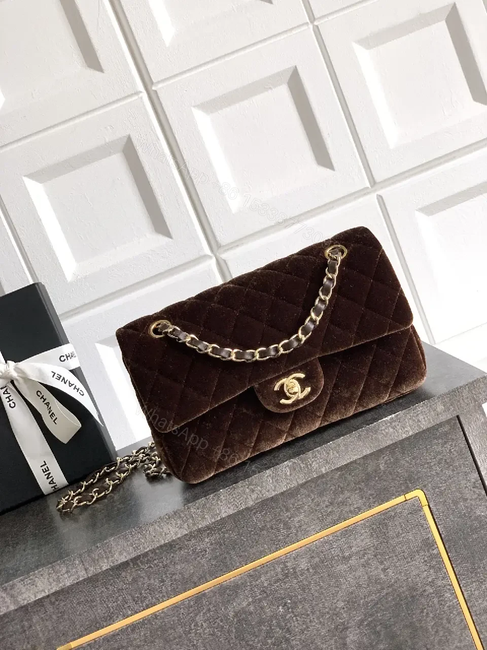 Velvet Chic Flap Bag: Gold Chain, Modern Couture-style — view 1