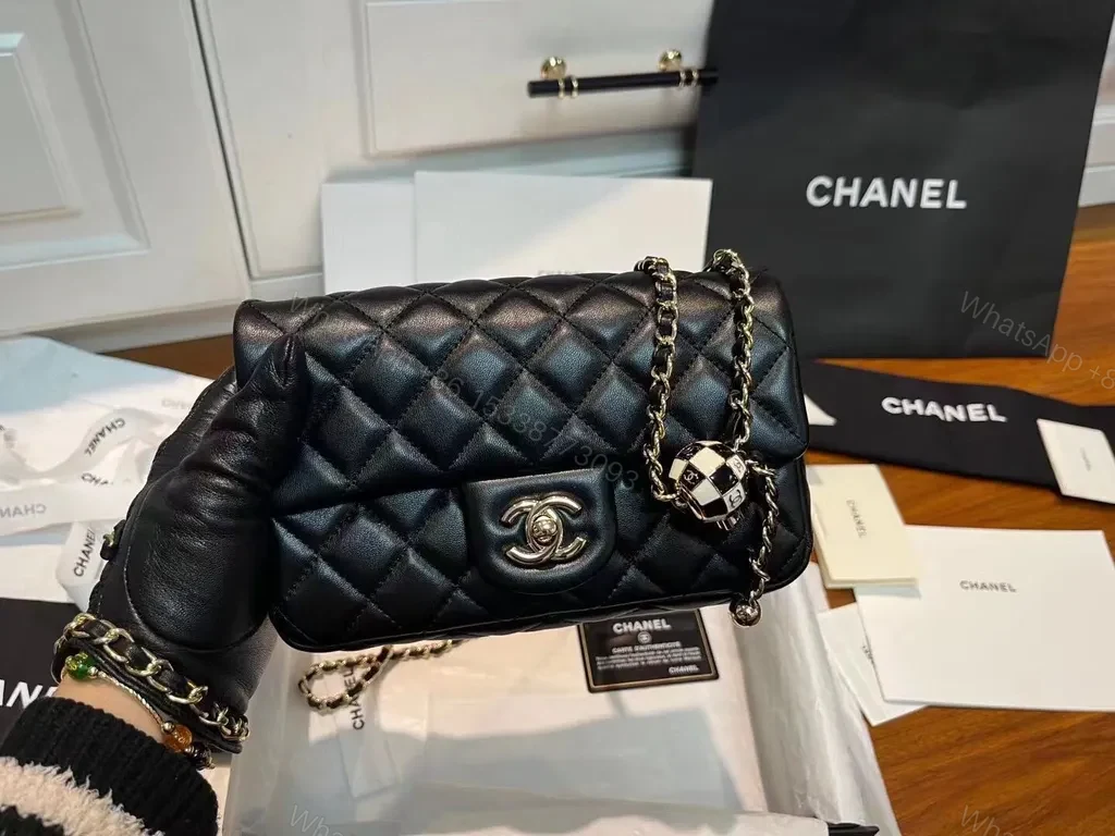 Structured Quilted Black Chain Wallet Bag – Luxury, Compact Chic — view 1