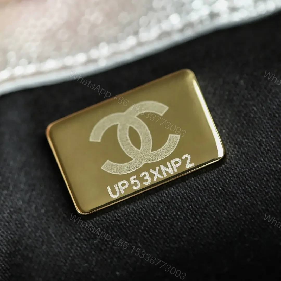 View 17 of 高仿Chanel*25S系列AS5293金屬牛皮流浪包銀色小號免檢版