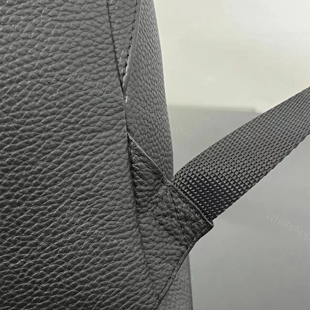 View 13 of 高仿BalenciagaExplorer系列小牛皮背包S