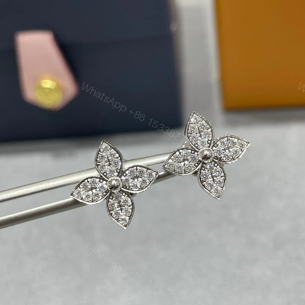 View 3 of LOUIS VUITTON IDYLLE BLOSSOM STUD EARINGS WHITE GOLD Q96966