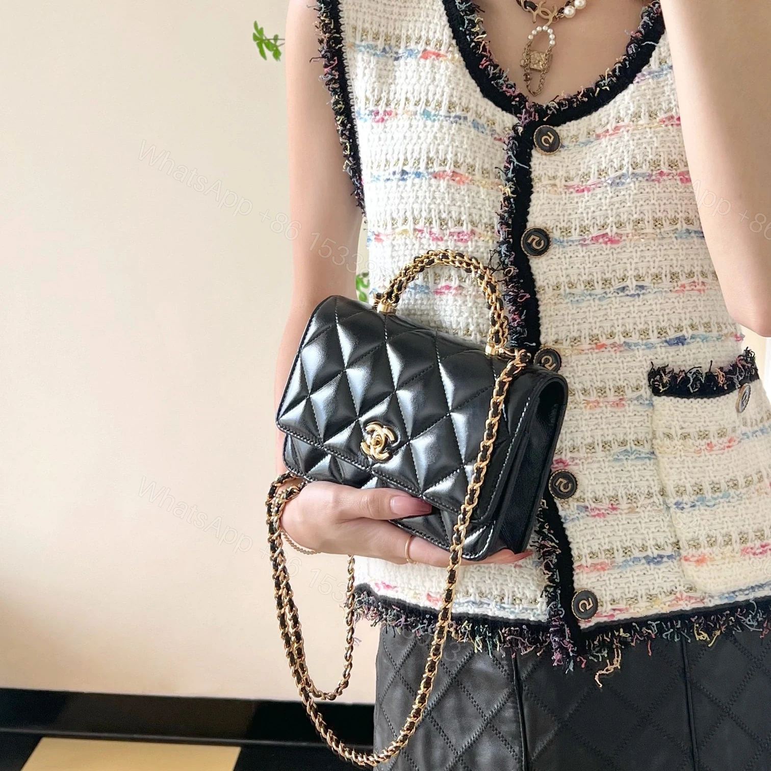 View 22 of 高仿Chanel*24B系列AS4166小羊皮郵差包黑色免檢版