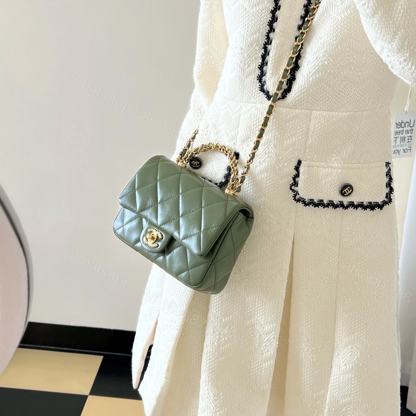 View 19 of 高仿Chanel*24B系列AS5032小羊皮單肩包古巴綠小號免檢版