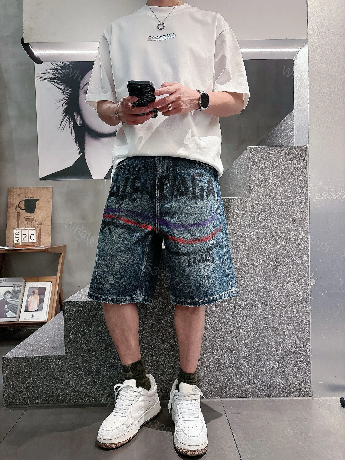 Balenciaga高仿男士牛仔短褲塗鴉字母設計街頭潮流寬鬆款 — view 1
