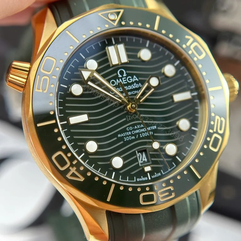 View 2 of Omega Seamaster Diver 300M Green Replica