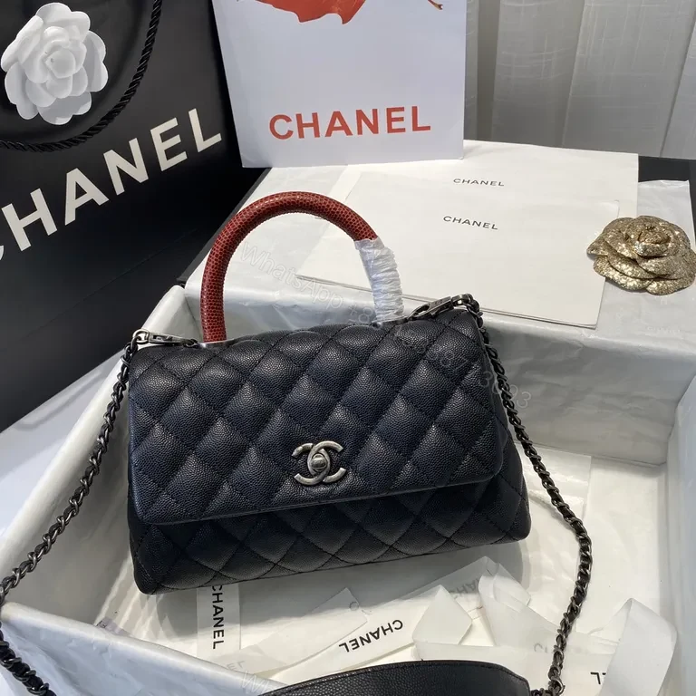 Quilted Leather Shoulder Bag: Modern Luxe, Everyday Style — view 1