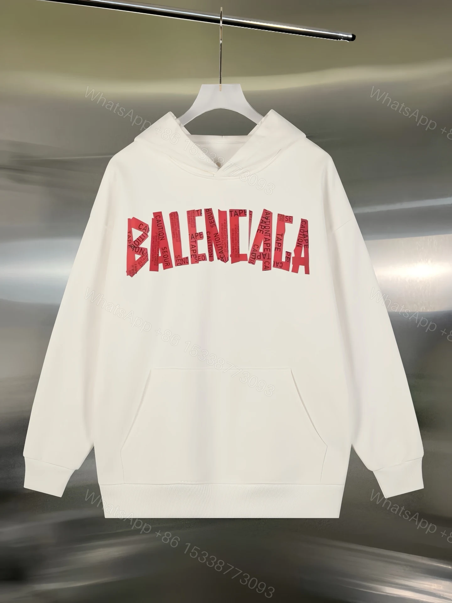 Balenciaga一比一白色帽T 紅色立體拼貼字母 潮人最愛設計款 — view 1