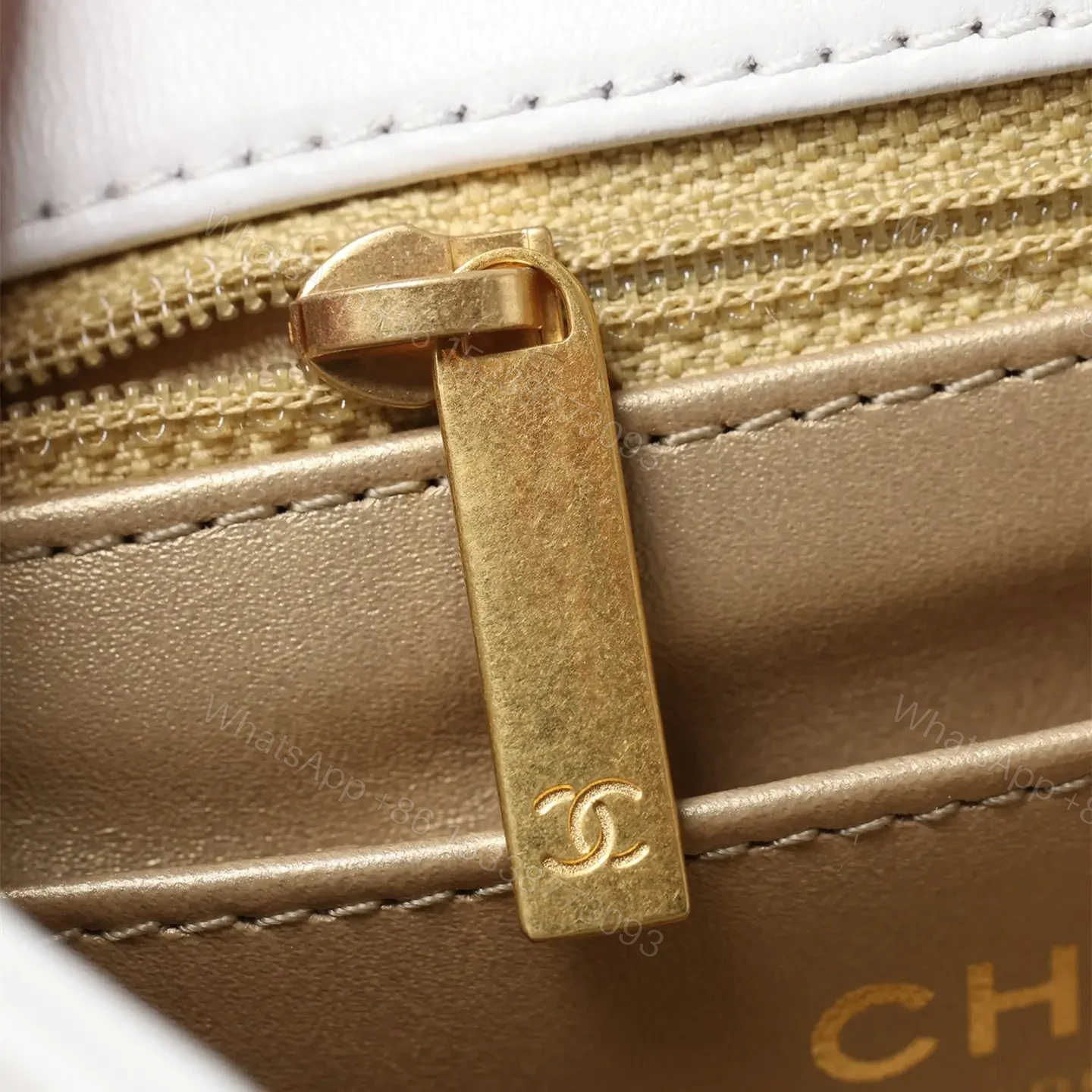 View 16 of 高仿Chanel*CF系列方胖子金球包白色XS免檢版