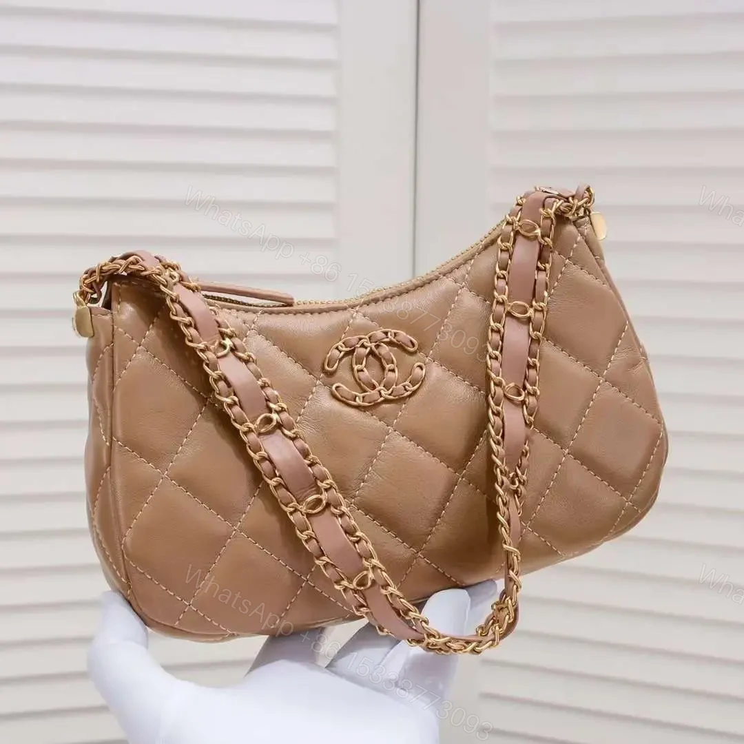 CHANEL — view 1