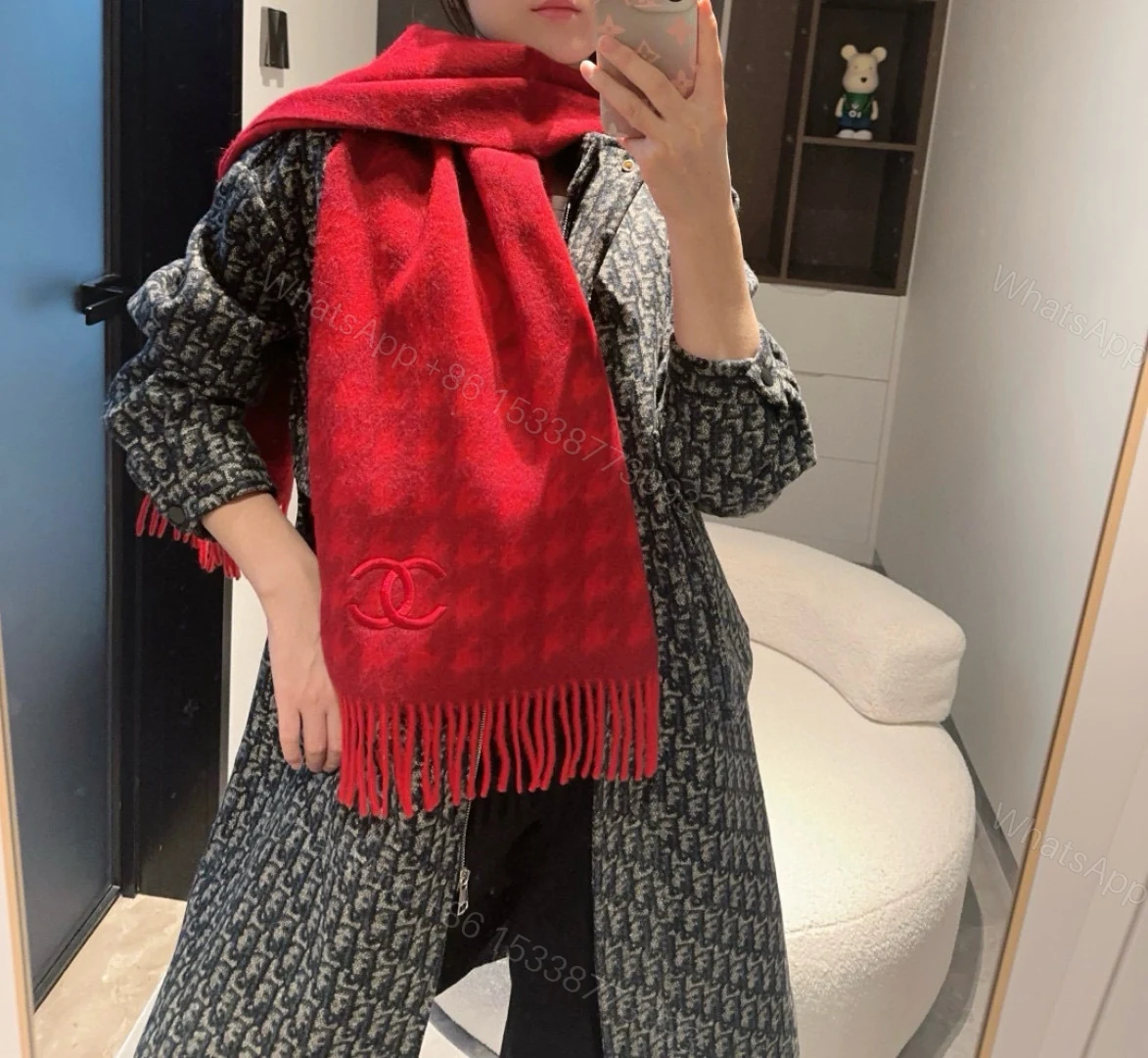 Chanel高仿圍巾紅色千鳥格紋保暖披肩刺繡雙C設計款 — view 1