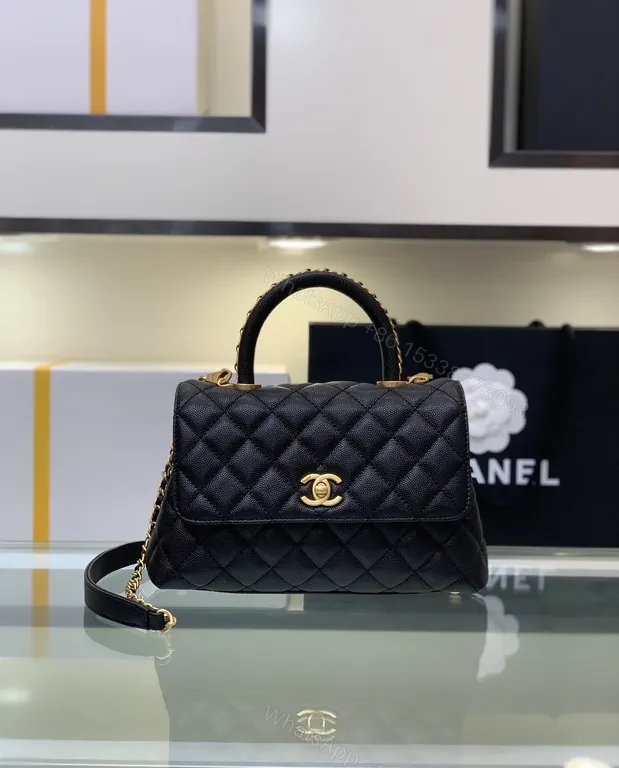 Chic Quilted Black Handbag with Gold Twist â€” All-Day Comfort — view 1