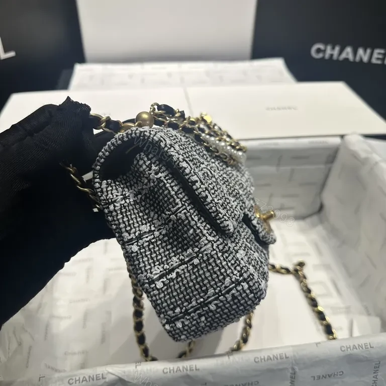 View 5 of Textured Chain-Detail Bag: Modern Luxury Everyday Sophistication