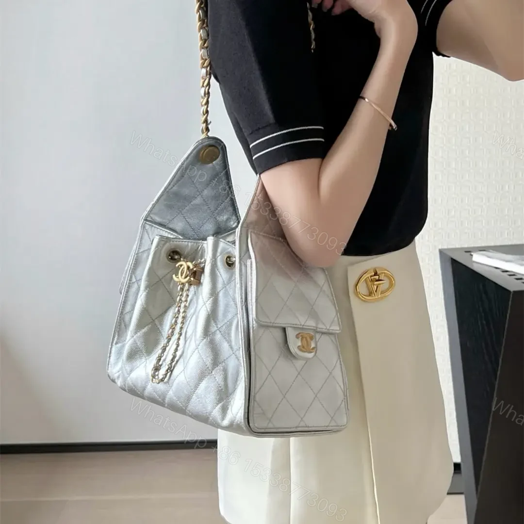 View 20 of 高仿Chanel*25S系列AS5293金屬牛皮流浪包銀色小號免檢版