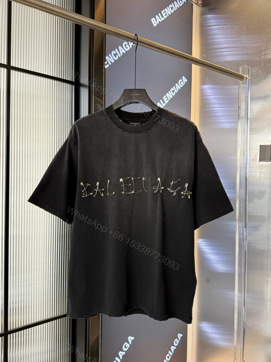 Balenciaga高仿男士短袖T恤安全別針拼字設計潮流款 — view 1