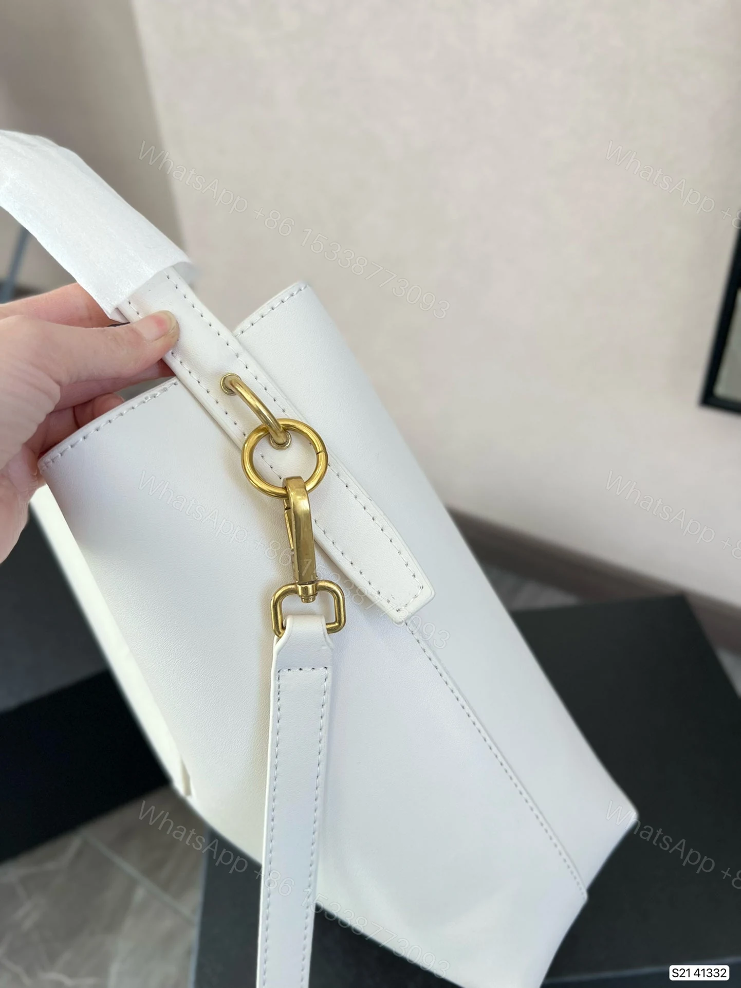 View 4 of YSL LE 5 À 7 SUPPLE SMALL IN GRAINED