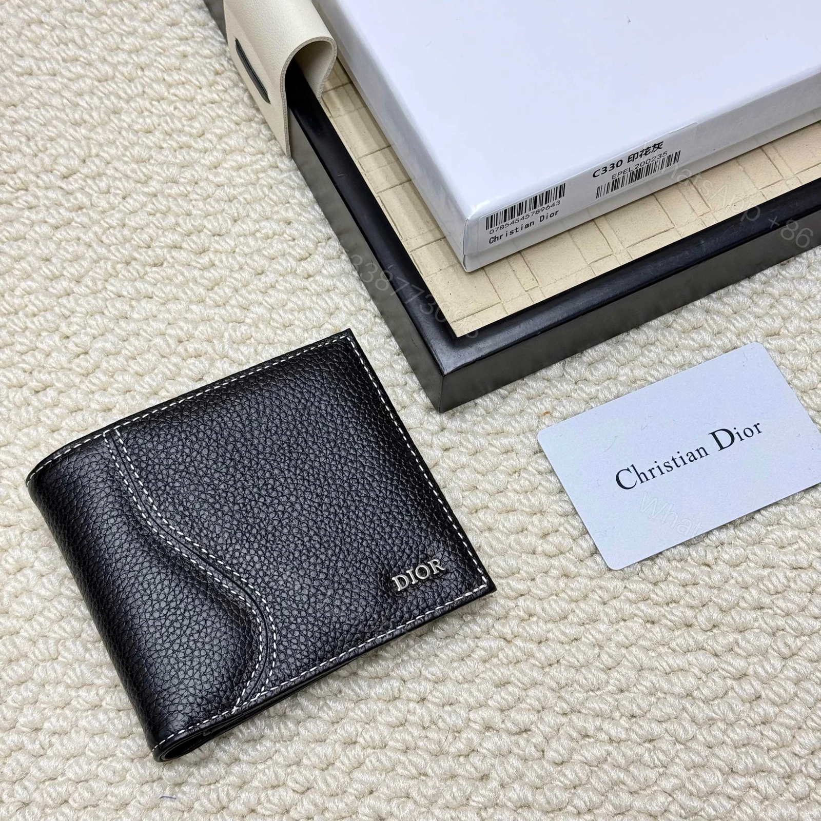 Dior高仿男士短夾 荔枝皮白線縫邊經典Logo款 — view 1