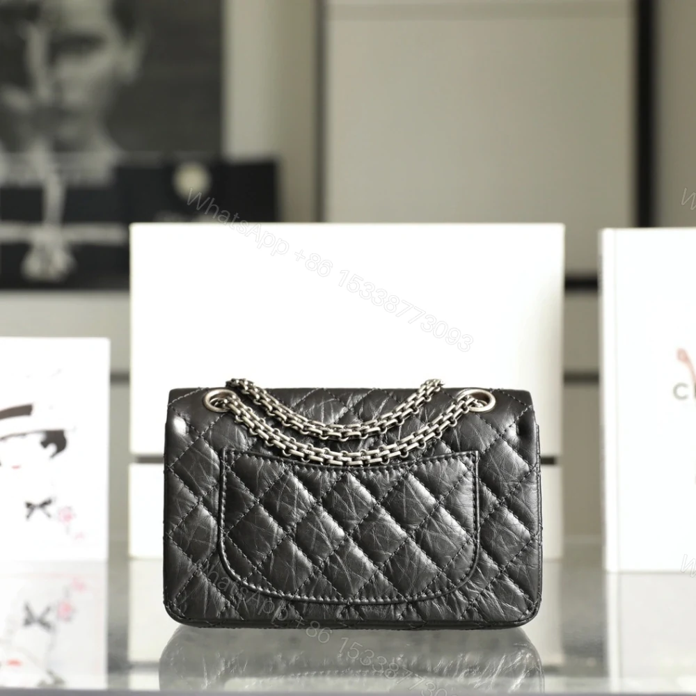 View 4 of 香港復刻Chanel2.55系列口蓋包復古銀Mini免檢版