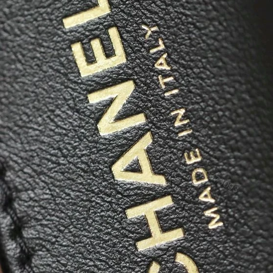 View 9 of 香港高仿Chanel23A系列水鑽手提口蓋包免檢版