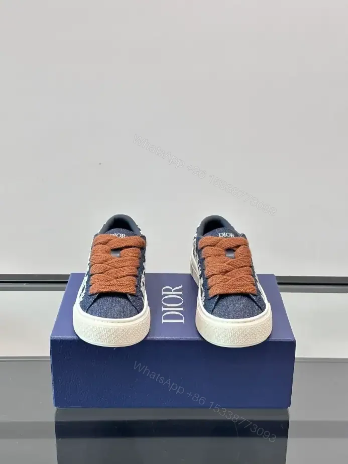 View 2 of DIOR B33 SPIN SNEAKERS BLUE DENIM WITH BLUE AND BEIGE RAFFIA-EFFECT OBLIQUE DENIM – CD204
