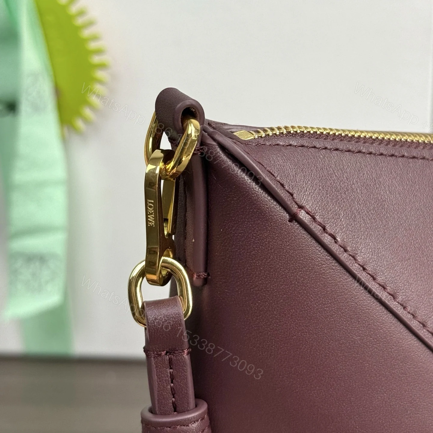 View 14 of 高仿Loewe*Fold系列7240小牛皮手提單肩包酒紅色免檢版