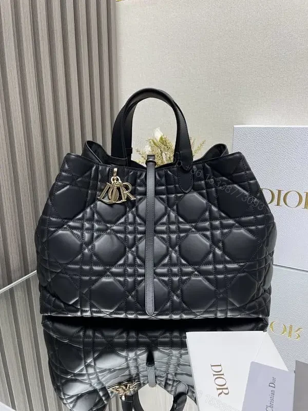 Quilted Leather Carryall: Sophisticated Everyday Luxury Bag — view 1