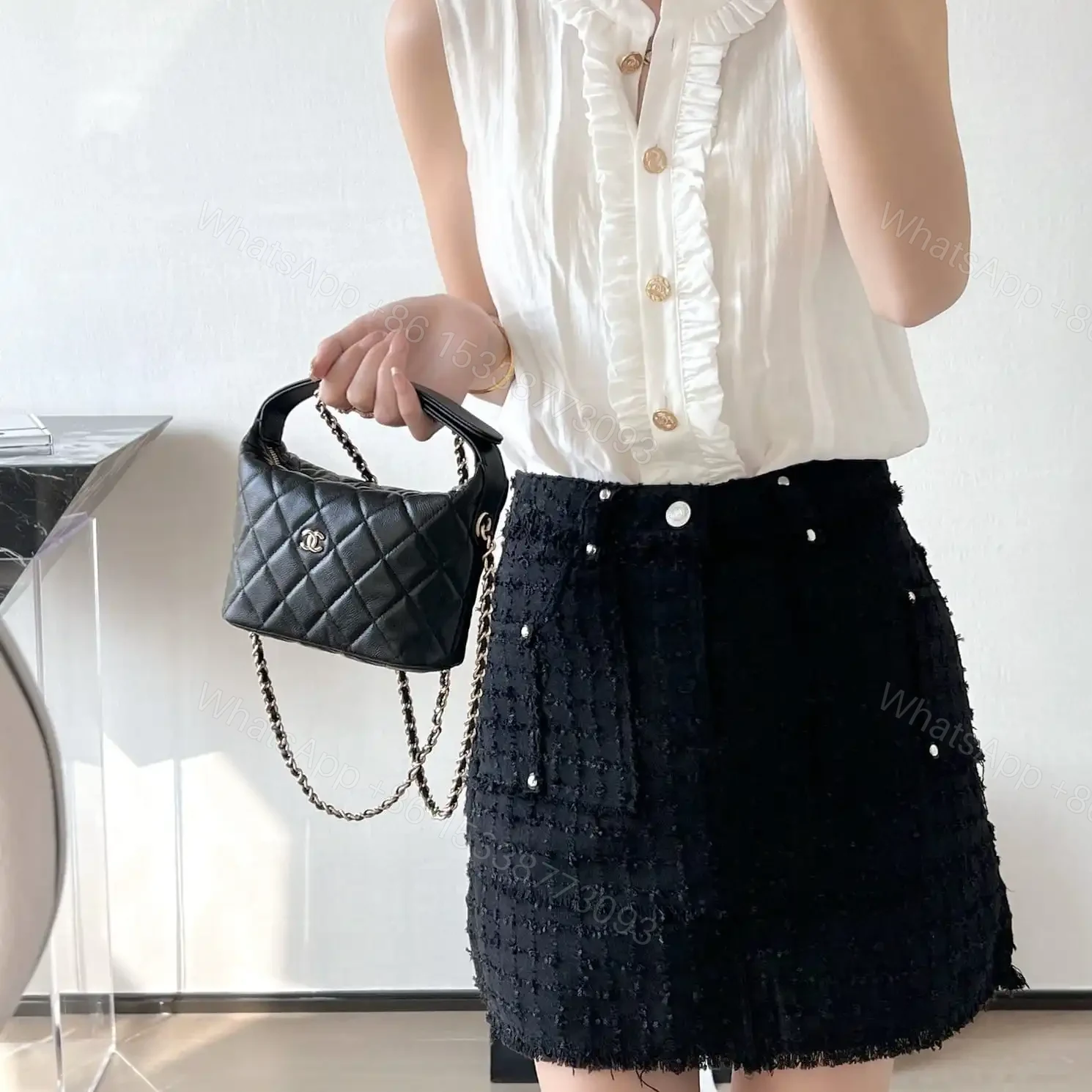 View 19 of 高仿Chanel*25C系列AP4386小牛皮Hobo手袋黑色免檢版