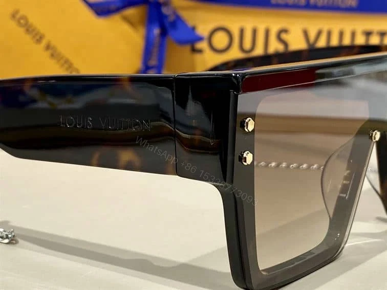 View 2 of LV SUNGLASSES – GLVT08