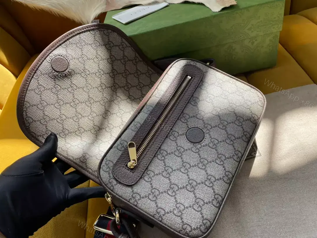 View 4 of OPHIDIA MESSENGER BAG – GBC056