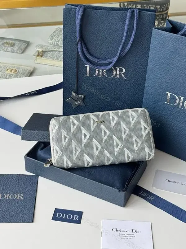 Geometric Gray Wallet Case: Luxe Texture & Zippered Chic — view 1