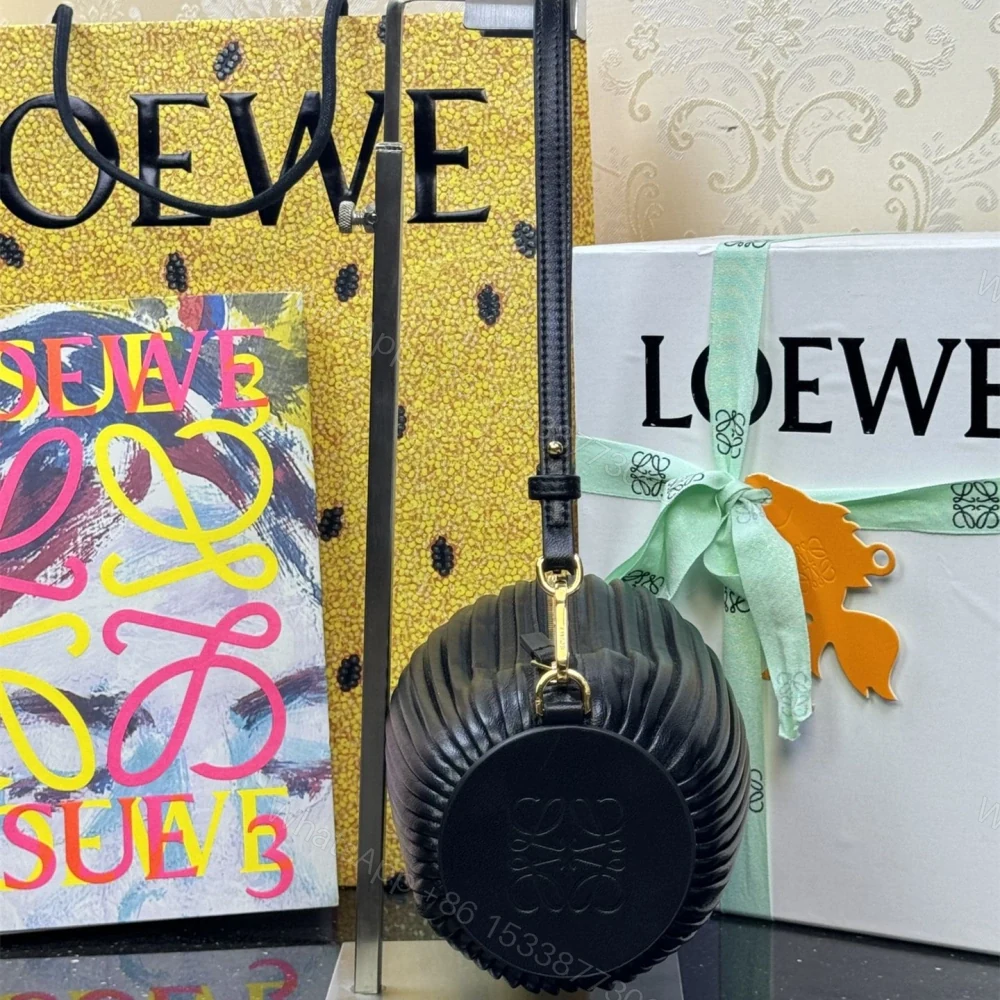 View 3 of 高仿Loewe*1100小羊皮斜跨單肩包黑色免檢版