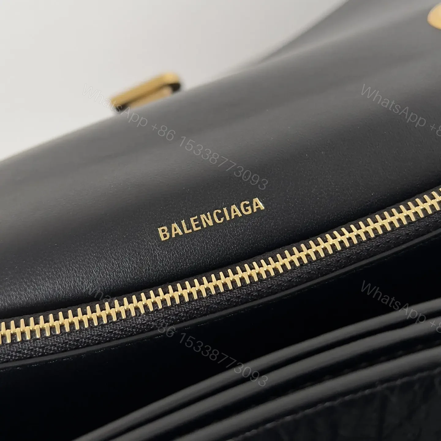 View 8 of 高仿BalenciagaCrush系列單肩包黑金S