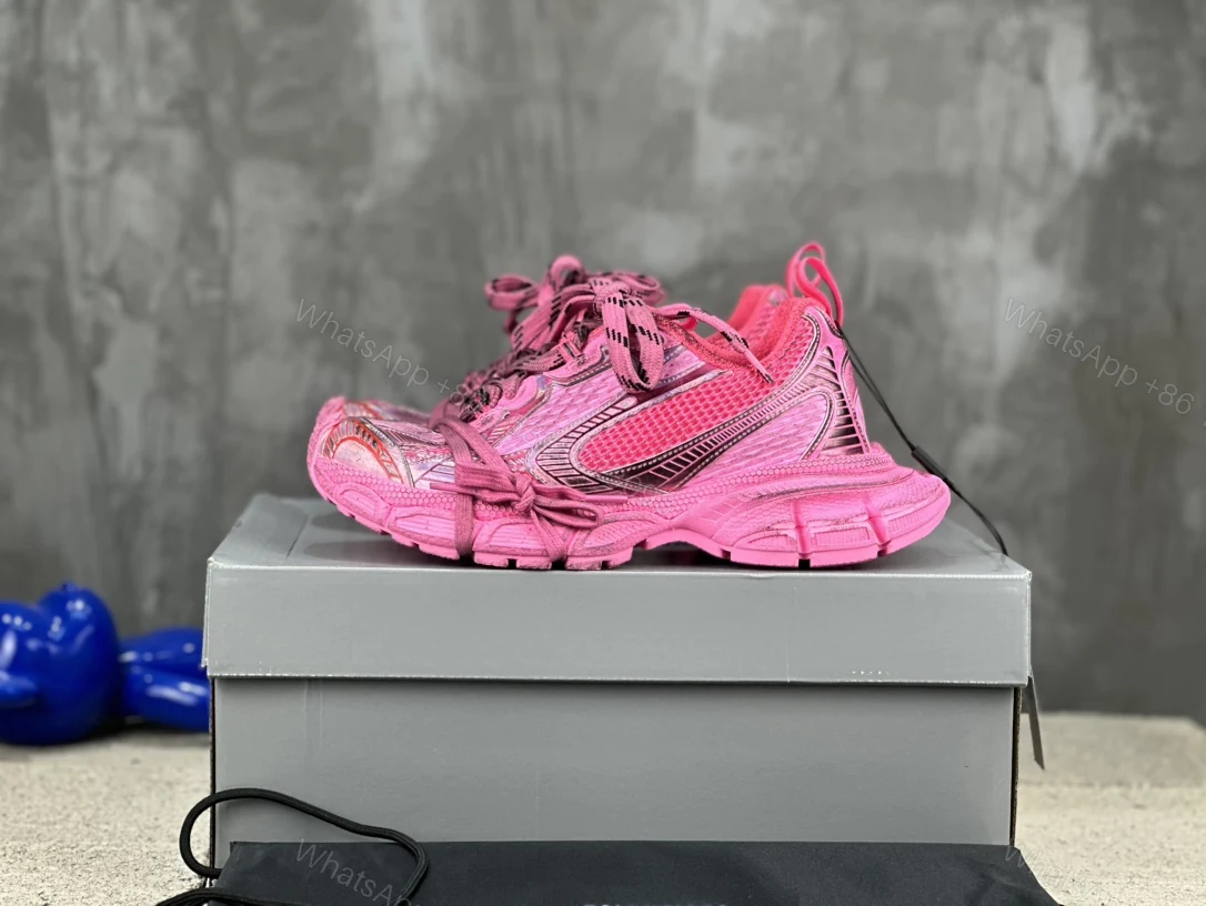 Balenciaga 一比一玫紅老爹鞋女款撞色街頭風人氣選擇 — view 1