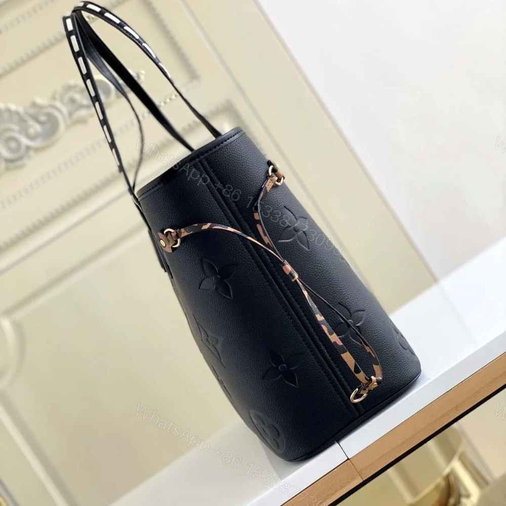 View 5 of Louis Vuitton Bolsa Neverfull MM Black 31Cm M45856