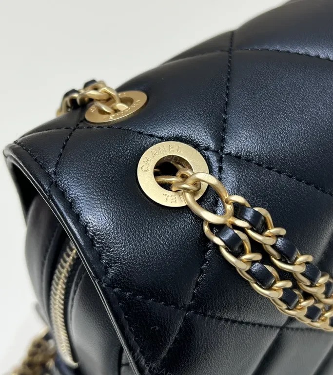 View 5 of Chic Quilted Leather Crossbody: Luxury, Practicality, Timeless Style