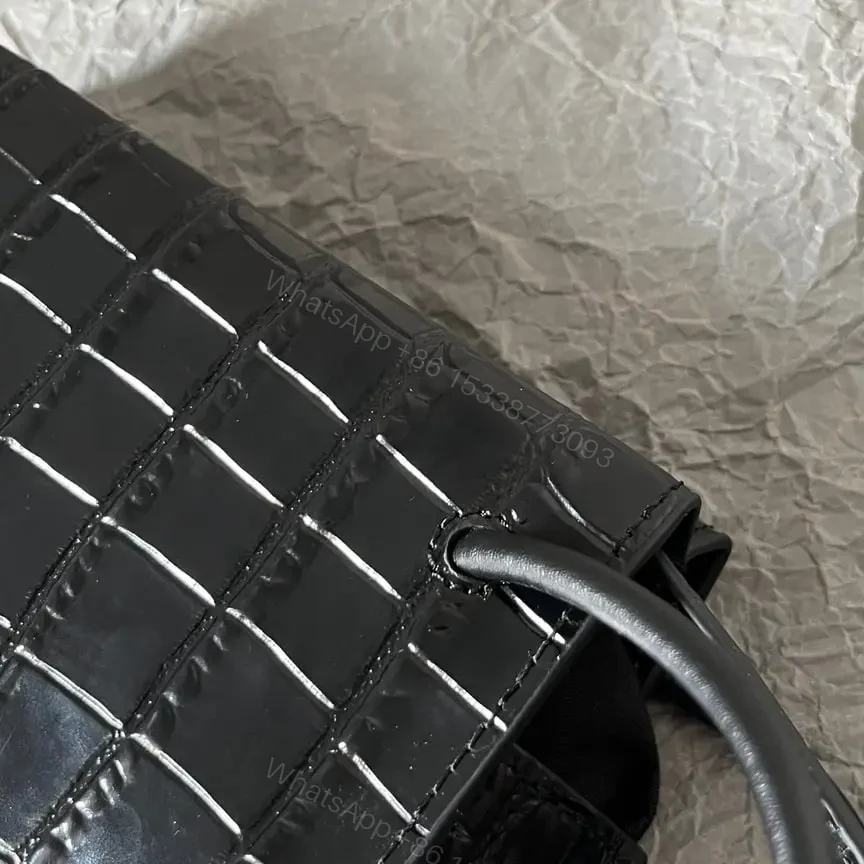 View 12 of 高仿Balenciaga迷你Tote包系列壓印皮黑色
