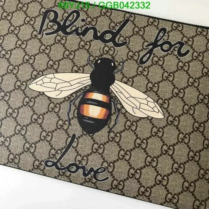 View 2 of Gucci GG Supreme Bee Print Pouch Clutch Bag – AAAA, Model GGB0423