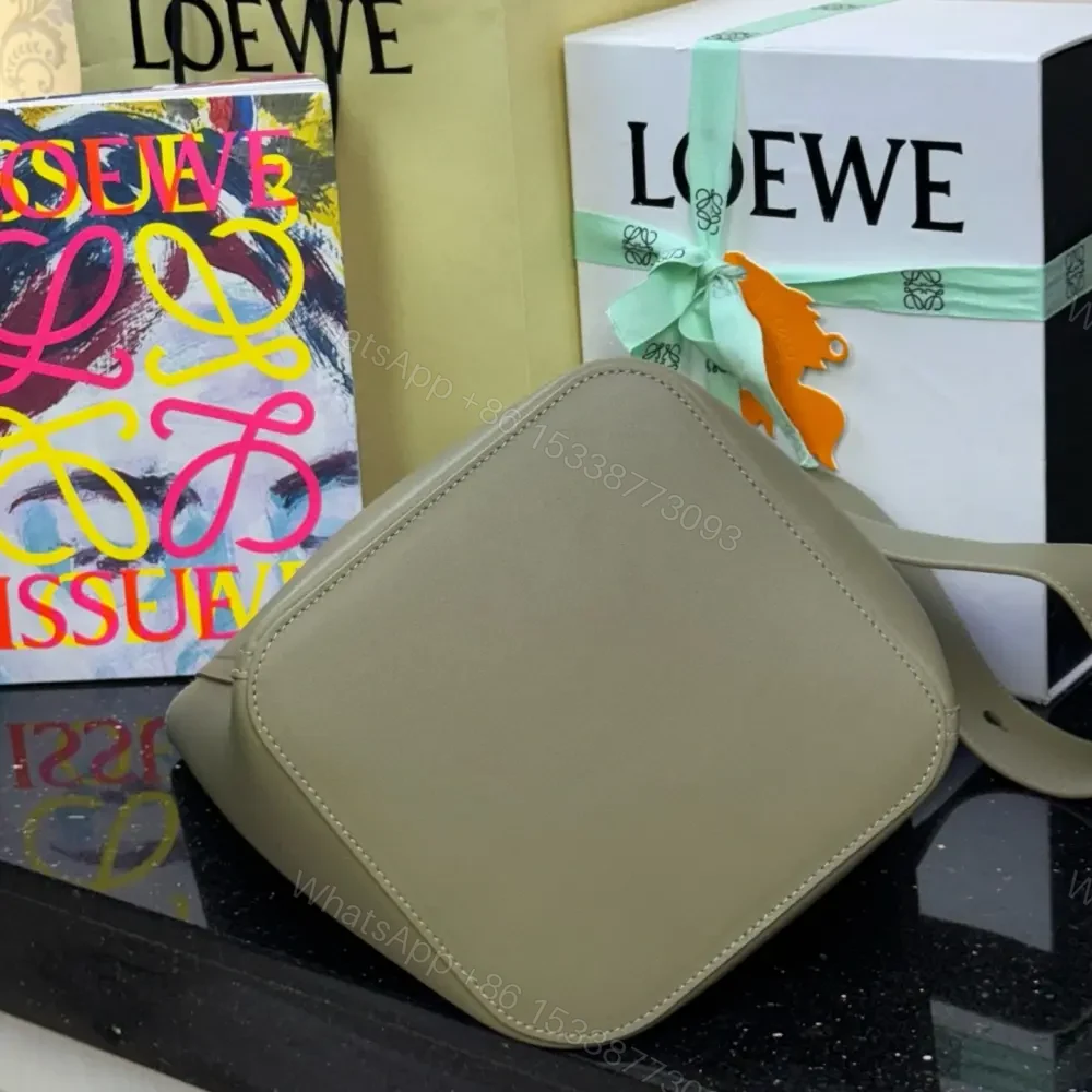 View 3 of 高仿Loewe*Bucket系列4787水桶包桉樹綠色中號免檢版