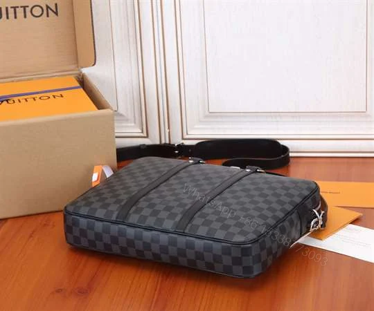 View 6 of LOUIS VUITTON PORTE-DOCUMENTS VOYAGE PM – LBV334